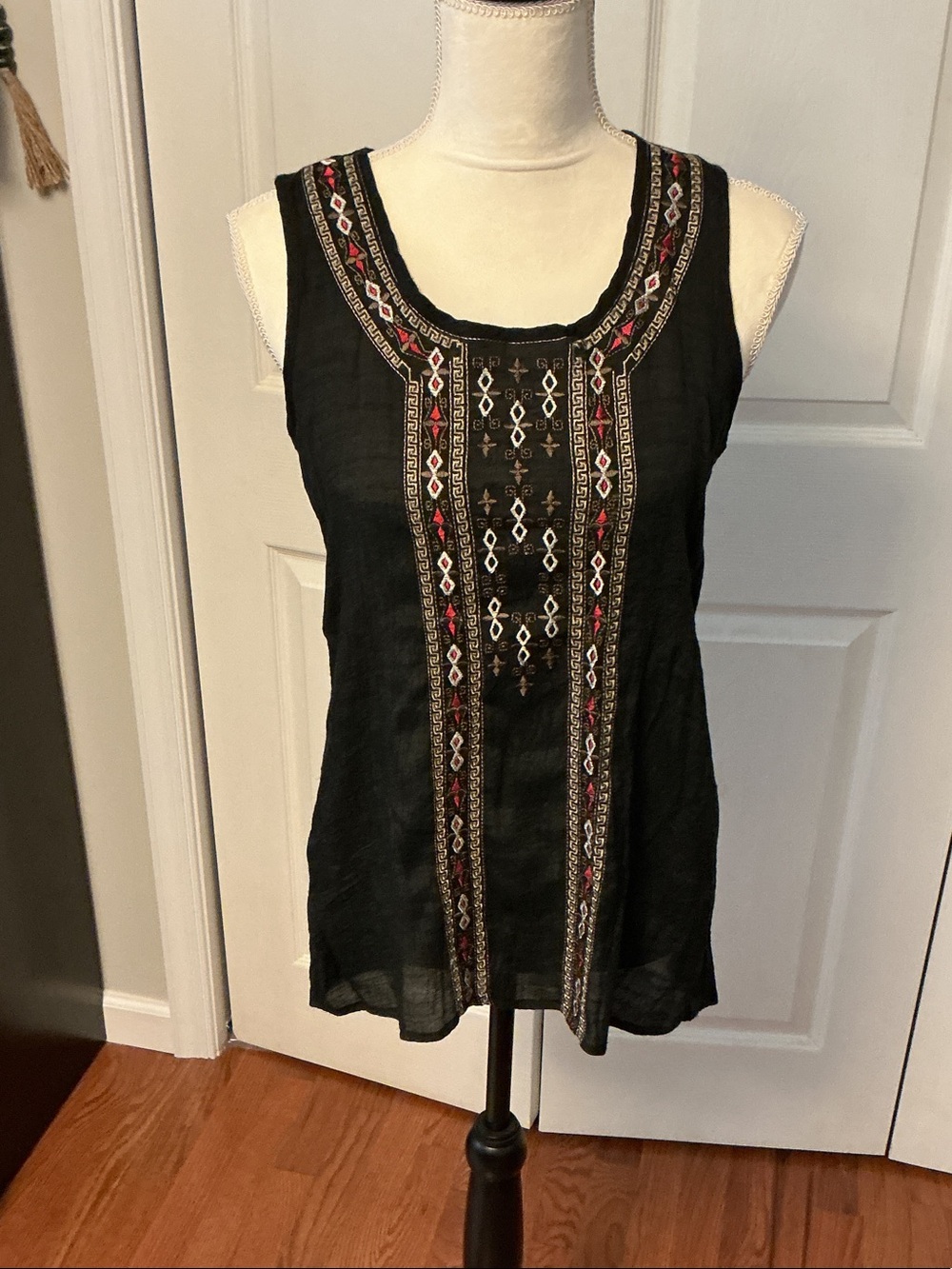 Women's Black Sleeveless Embroidered Tank Top